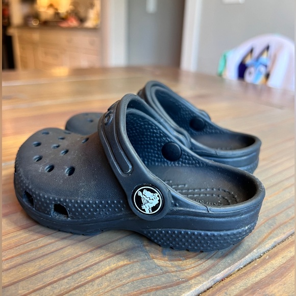 Black Children’s Crocs 7C - Picture 3 of 7